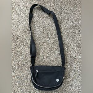 Like new lululemon festival crossbody bag 2L. Black nylon